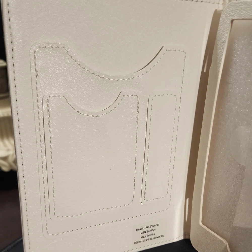 Book Club Cream E-Reader Case